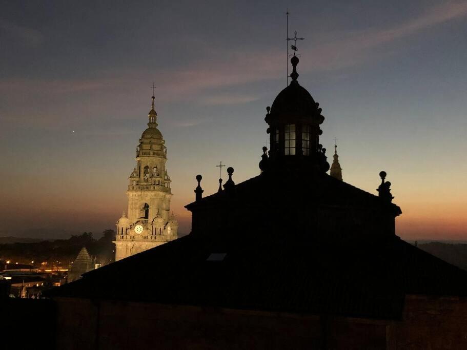 Ático casco antiguo en plaza Cervantes Santiago de Compostela Exterior foto